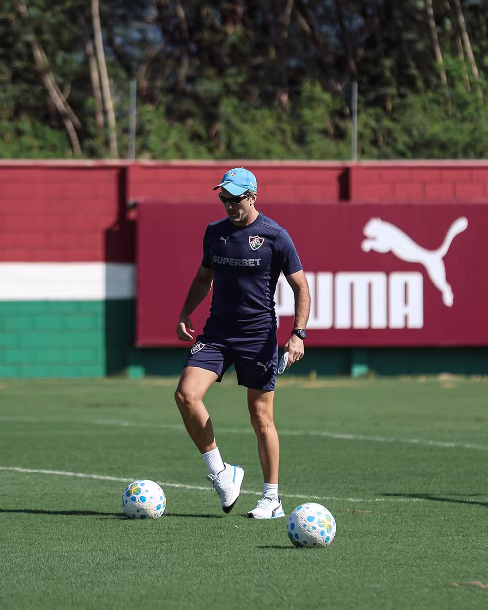 1 de 1 Zubeldía durante treino do Fluminense neste sábado (02)