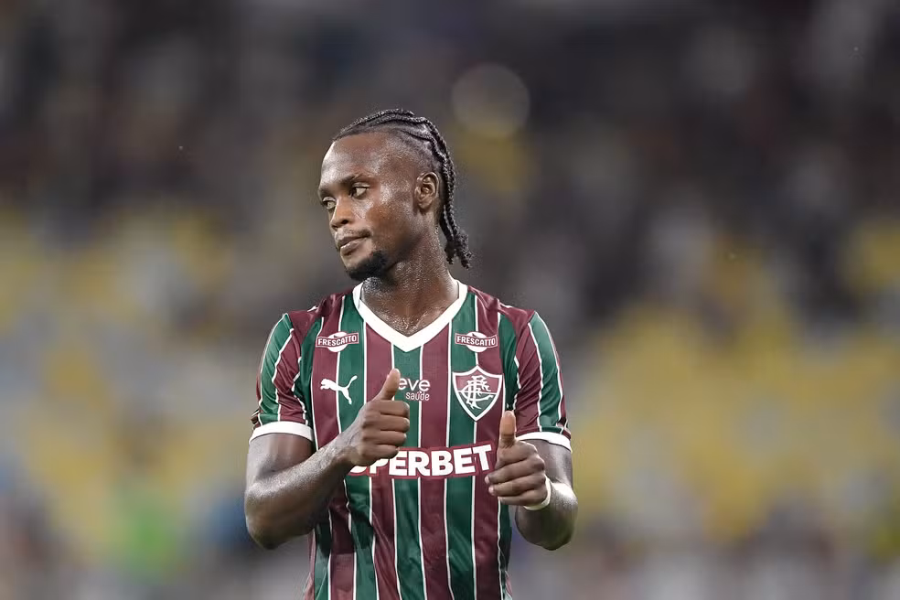 2 de 3 Santi Moreno em ação pelo Fluminense