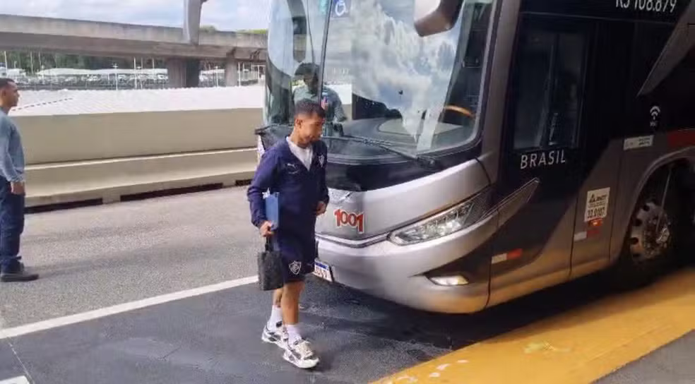 1 de 1 Lucho viaja para Porto Alegre com o Fluminense